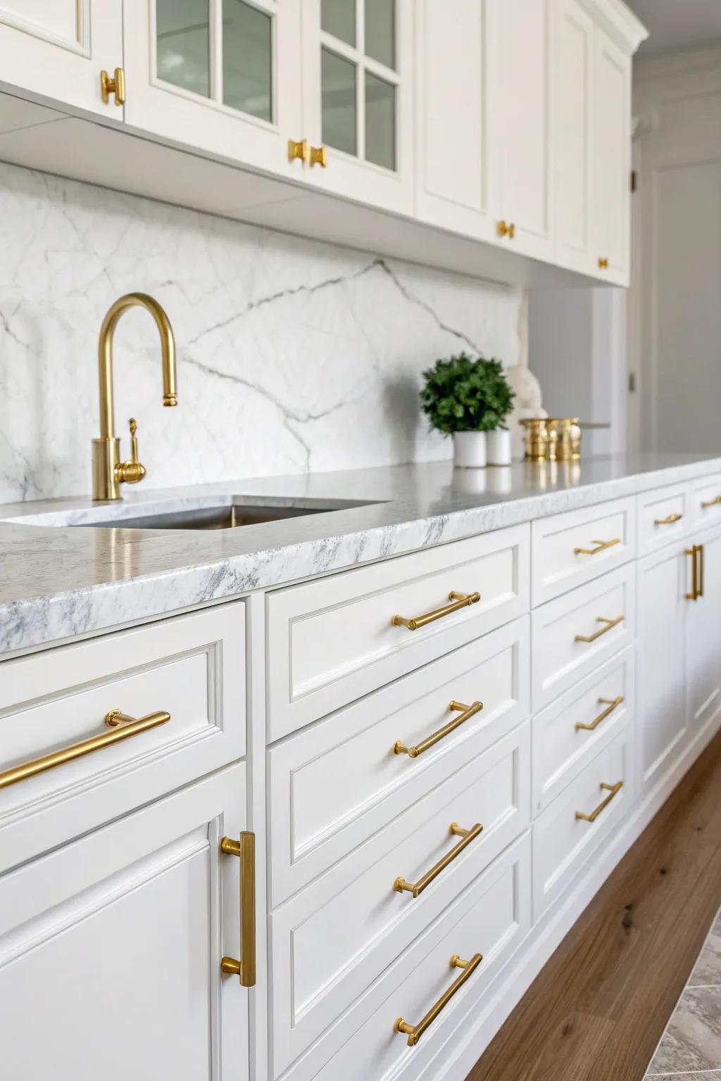 White cabinets paired with gold hardware create a bright and modern kitchen ambiance.