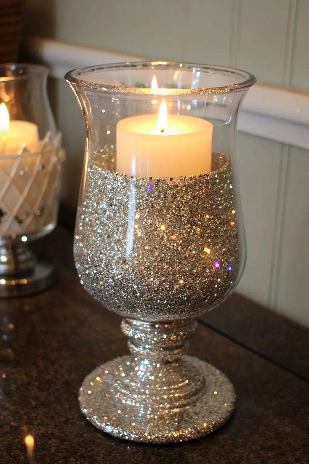 Add sparkle to your table with a glamorous glitter centerpiece.