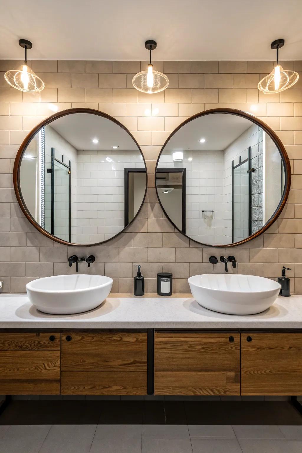 Double round mirrors for a luxurious and symmetrical look.