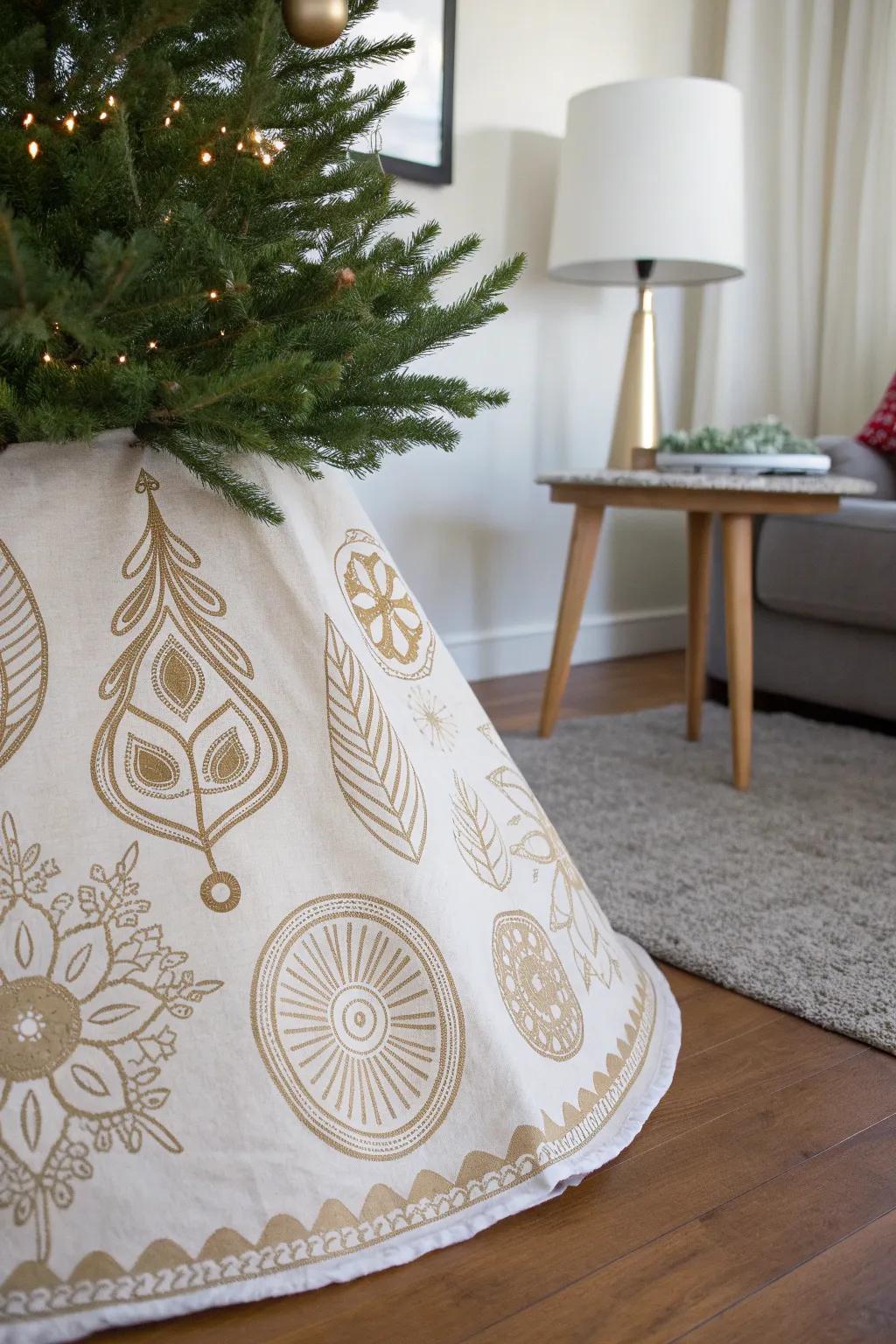 Elevate your holiday decor with a vinyl-adorned tree skirt that blends minimalist charm and boho elegance.