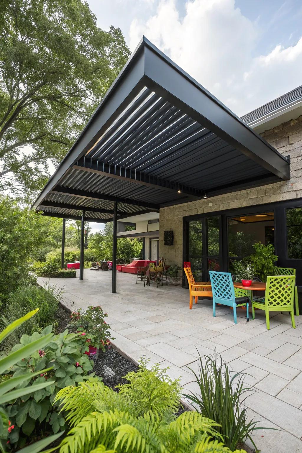 A bold black metal roof adds a dramatic touch to this contrasting patio area.