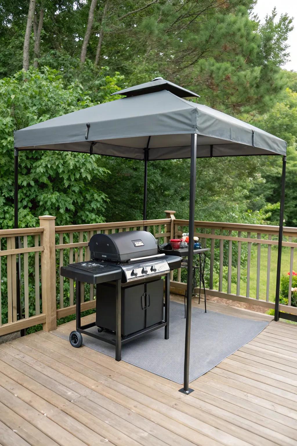 A freestanding canopy provides quick and flexible shade solutions.