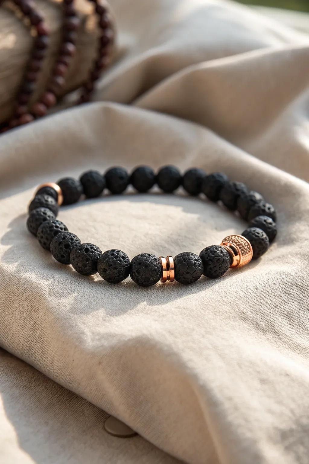 Elevate your style with the perfect blend of simplicity and charm: discover customizable clasps that make every bracelet uniquely yours.