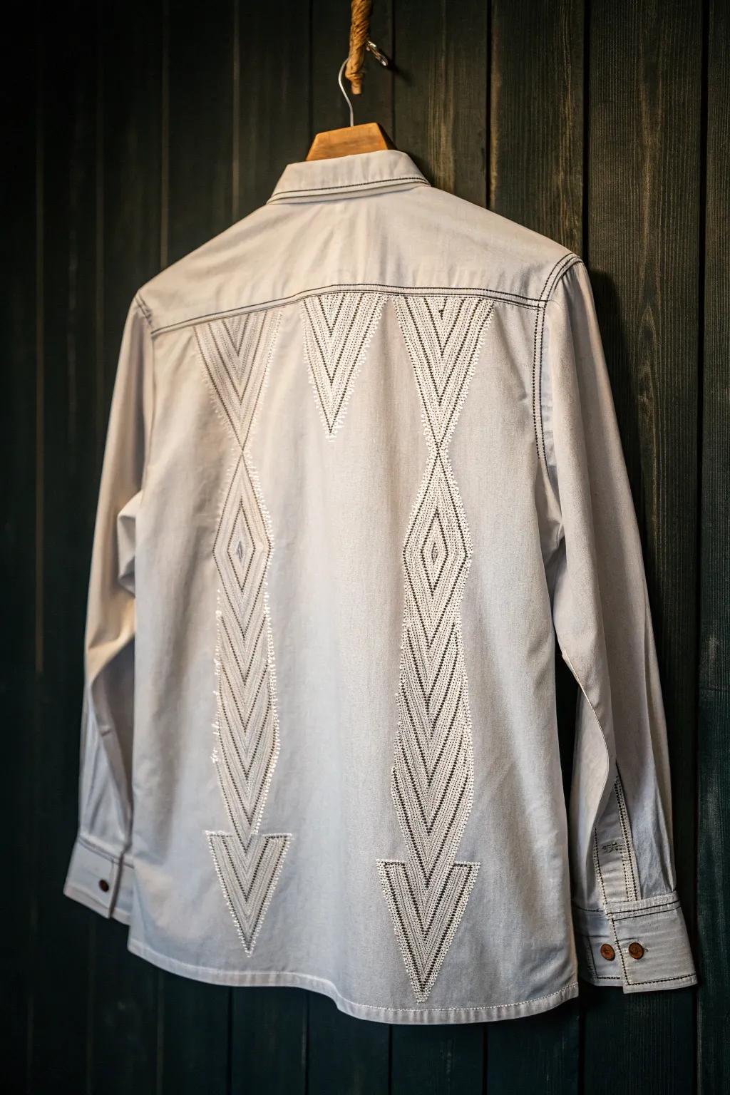 Elevate your style with this expertly crafted zigzag back design—where creativity meets craftsmanship.