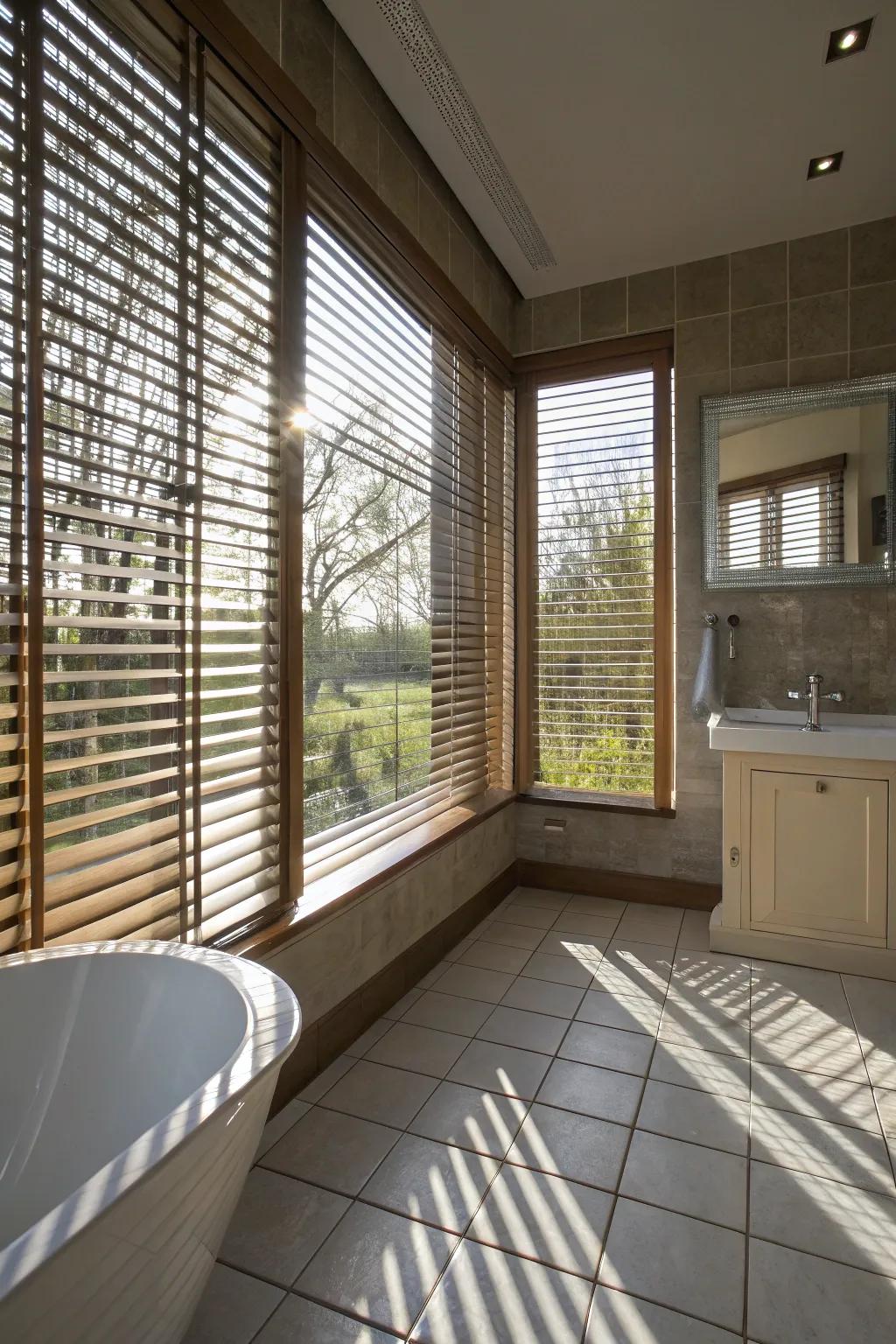 Venetian blinds allow you to balance light and privacy effectively.