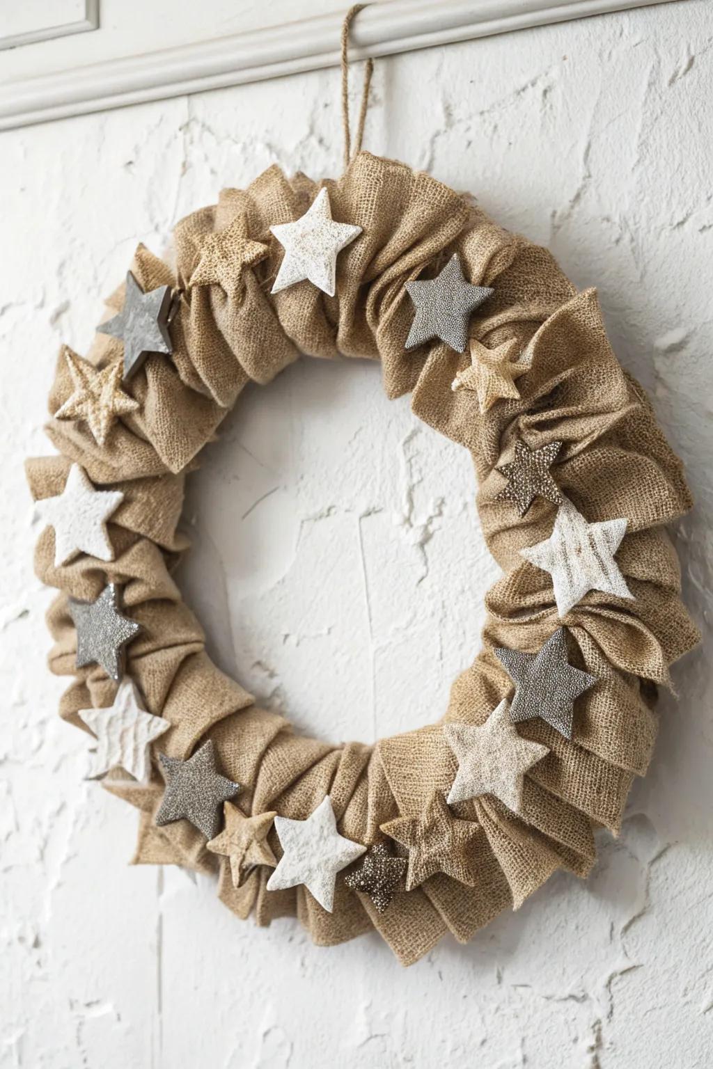 Embrace rustic elegance with this charming burlap wreath, a perfect blend of simplicity and natural beauty.
