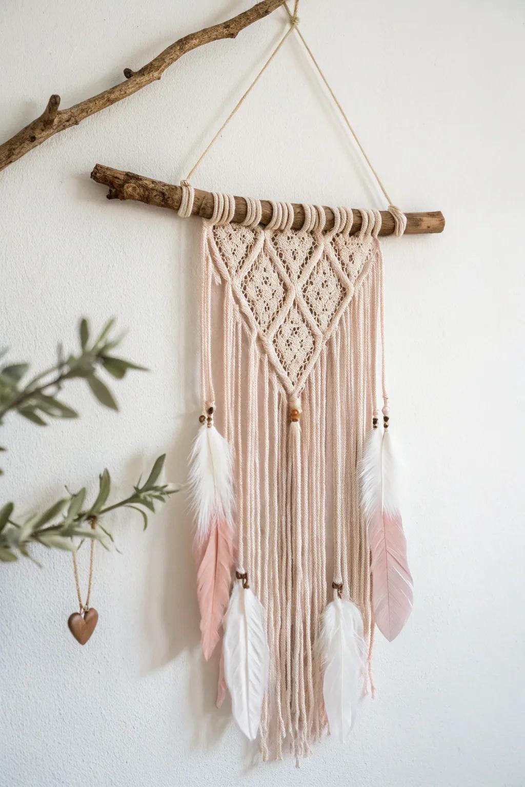 Embrace the outdoors with this nature-inspired wall hanging, a perfect blend of simplicity and elegance.