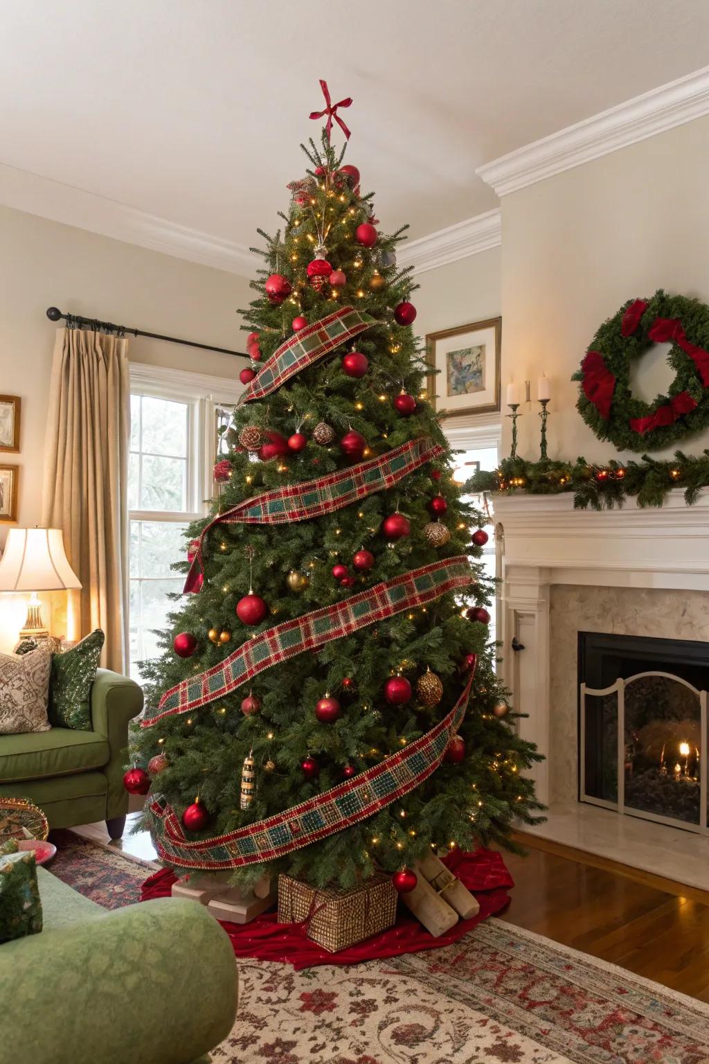 A classic Christmas tree with tartan ribbon garlands