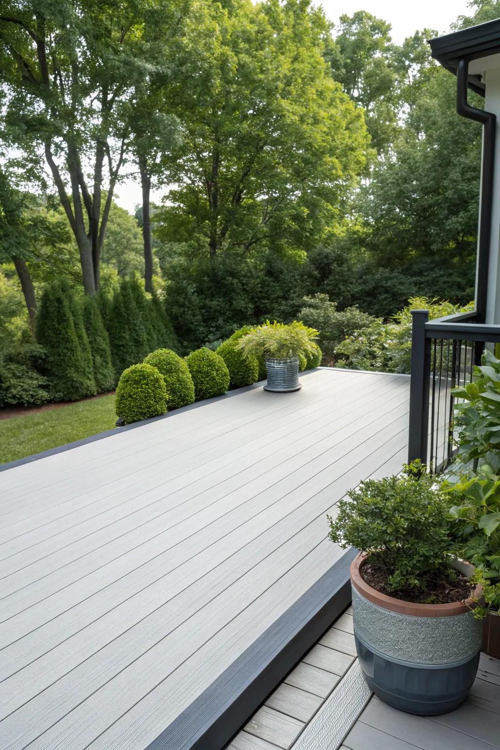 A light grey deck with a dark grey border for a striking visual effect.