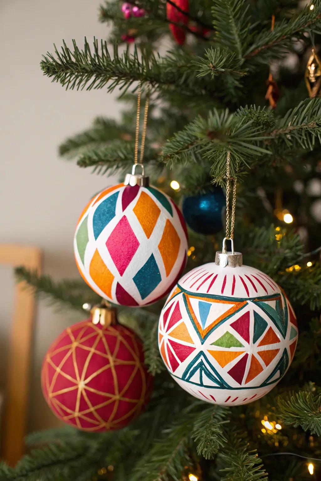 Geometric patterned ornaments offer a modern and artistic look.