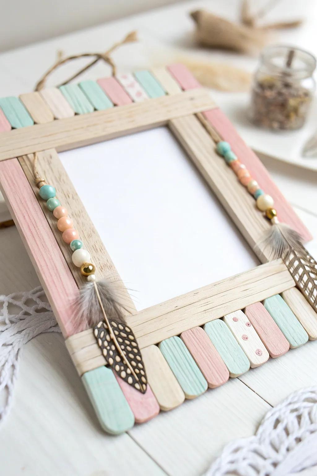 Capture the joy of new beginnings with a handcrafted touch: a minimalist DIY photo frame for your back-to-school memories.