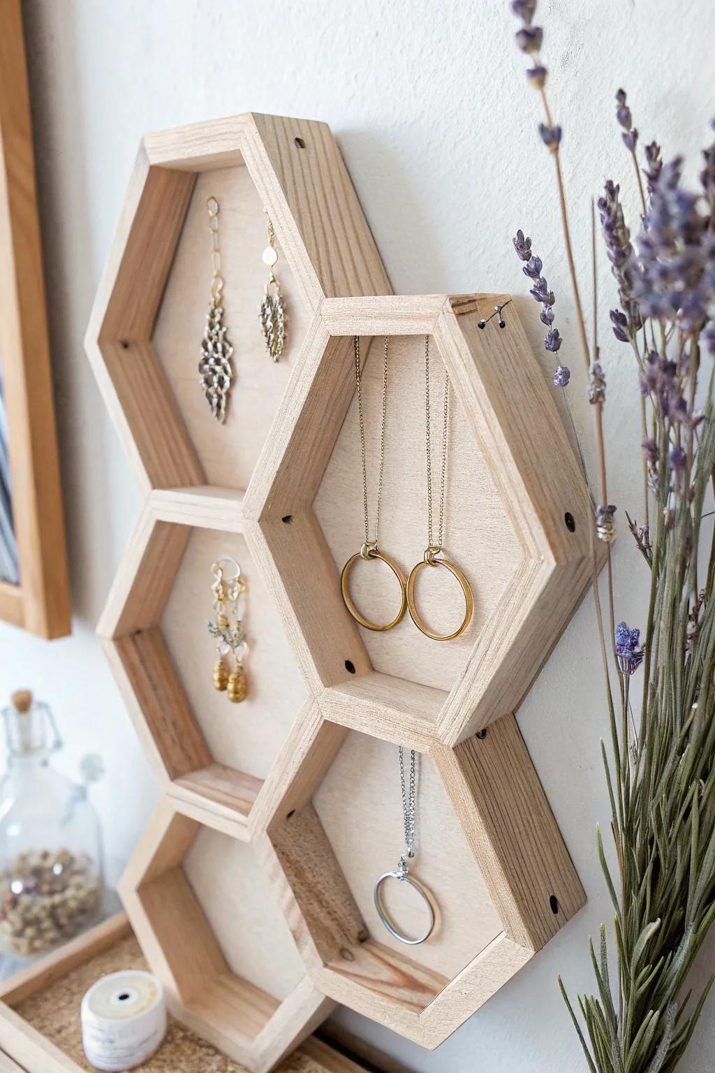 Organize your treasures with Scandinavian elegance: a minimalist honeycomb jewelry display.