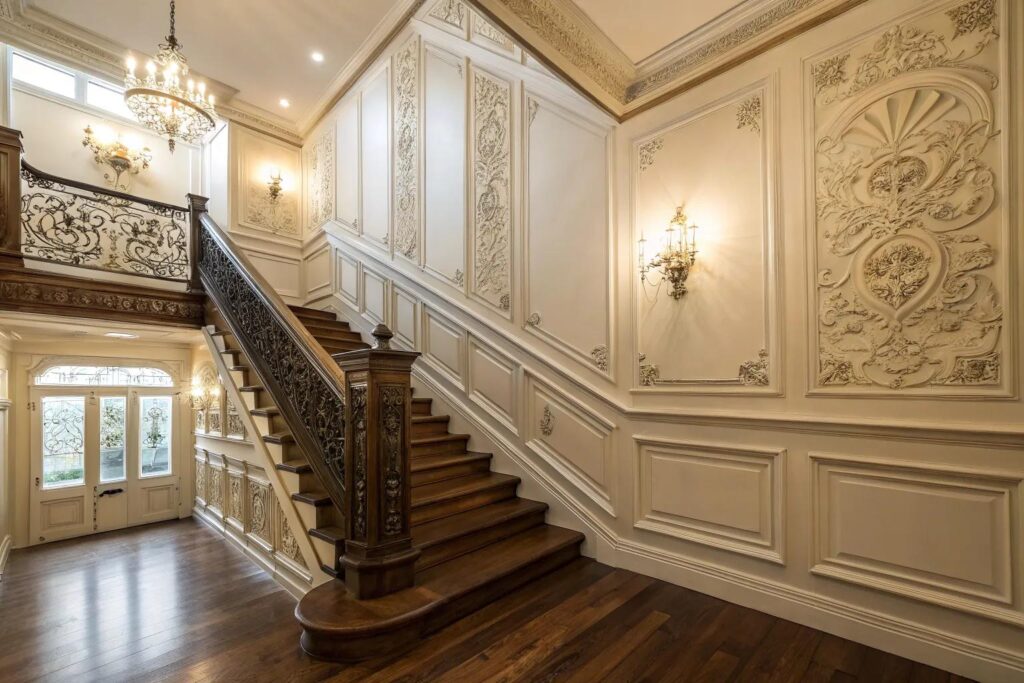 19+ Inspiring Wainscoting Stairwell Ideas